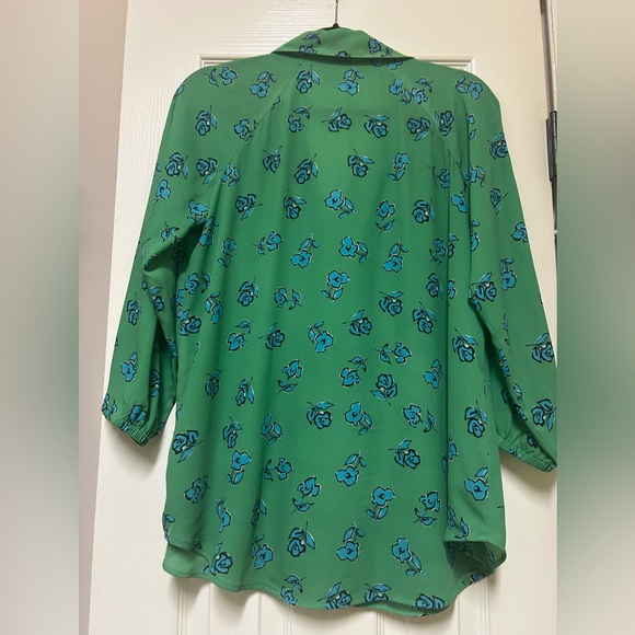 CAbi Kelly Green Floral Button-Up Top - Picture 4 of 8
